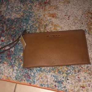 Brand NEW Michael Kors wristlet clutch